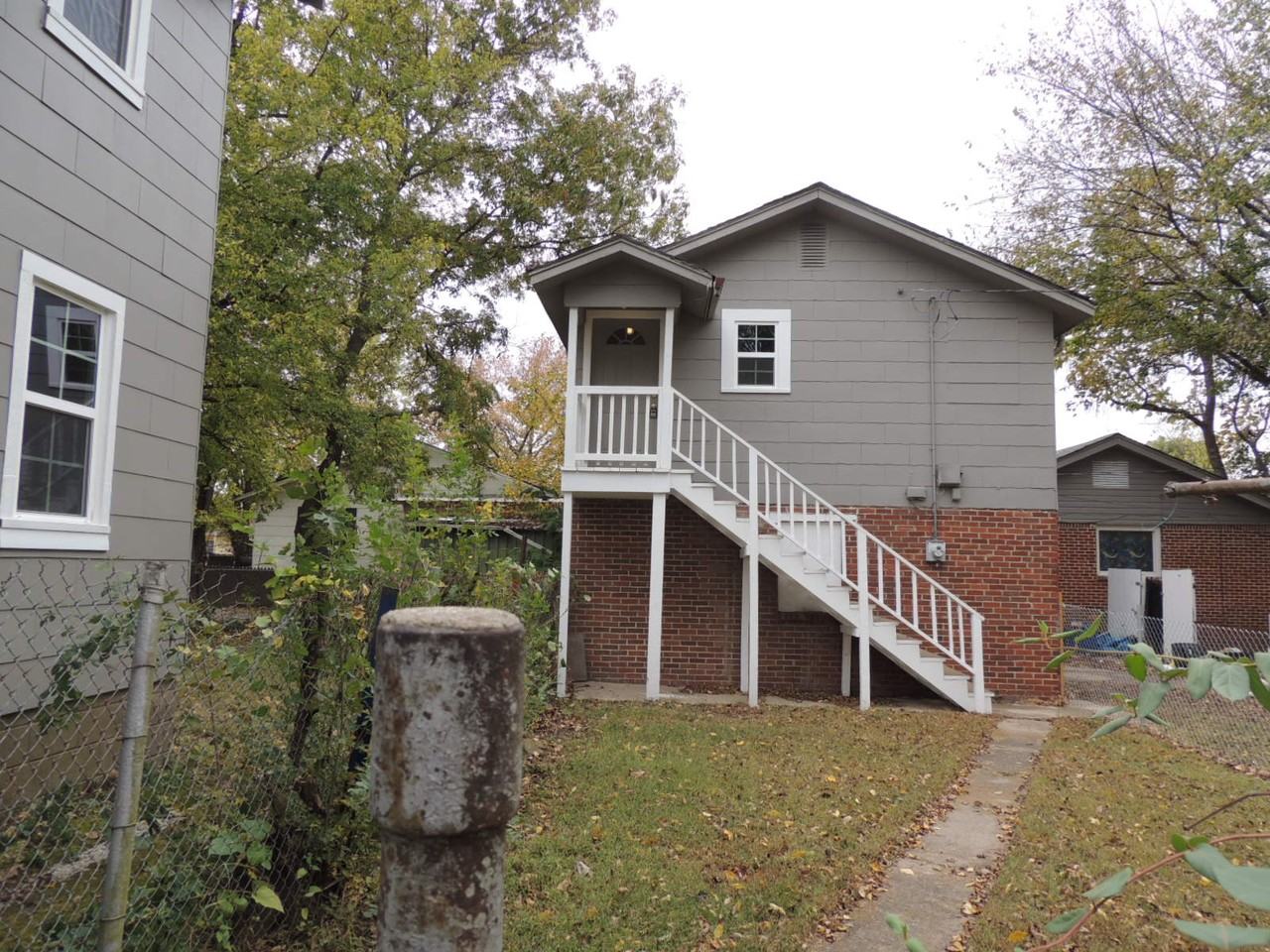 1517 1/2 S Main St - Photo 2 of 16