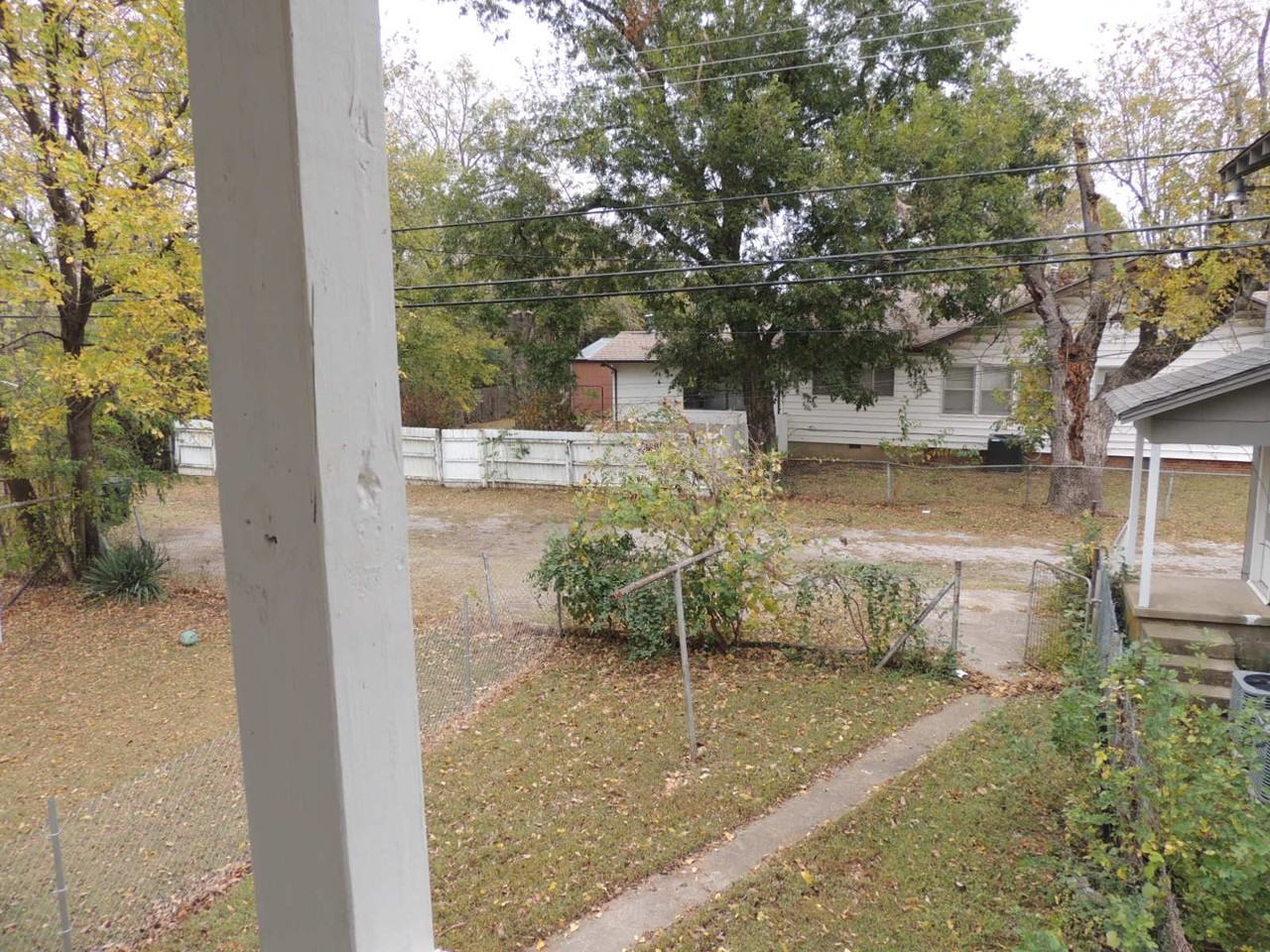 1517 1/2 S Main St - Photo 4 of 16