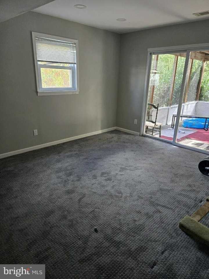 46 Carl Sandburg Dr - Photo 2 of 26