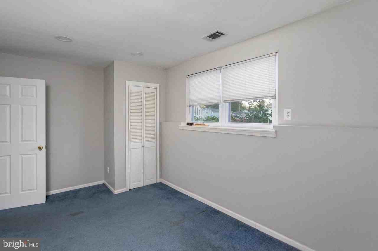 46 Carl Sandburg Dr - Photo 6 of 26