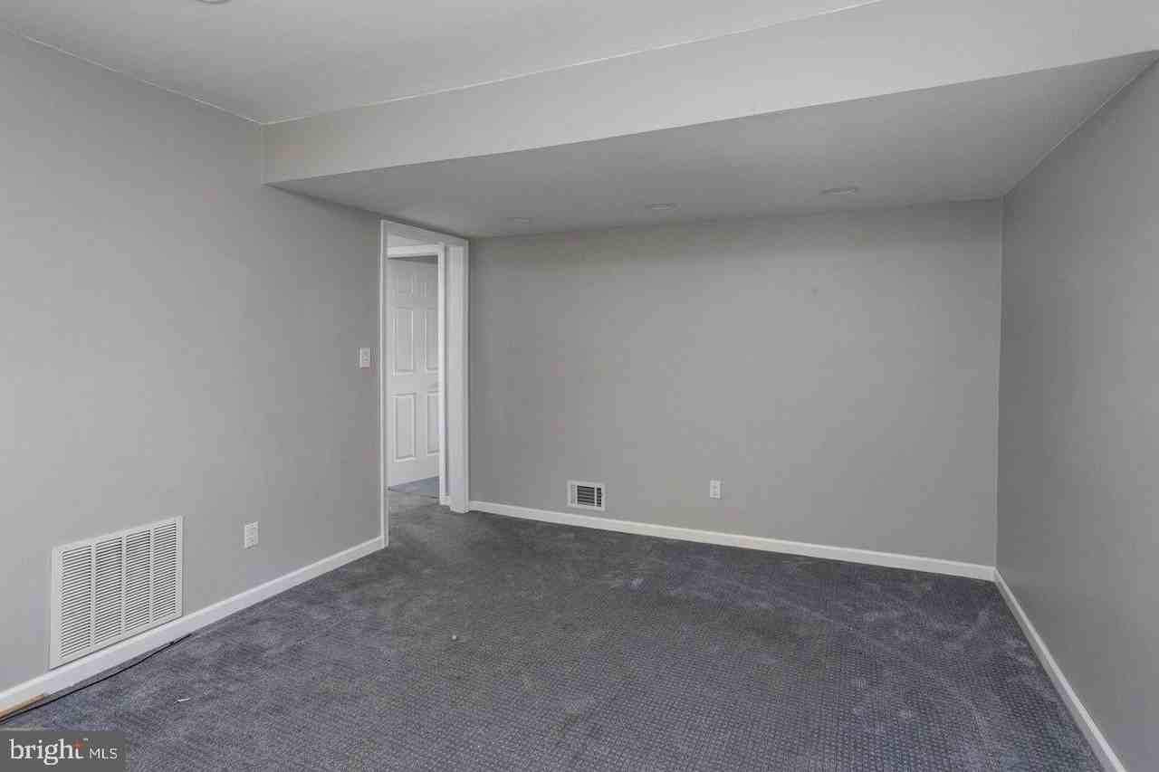 46 Carl Sandburg Dr - Photo 7 of 26