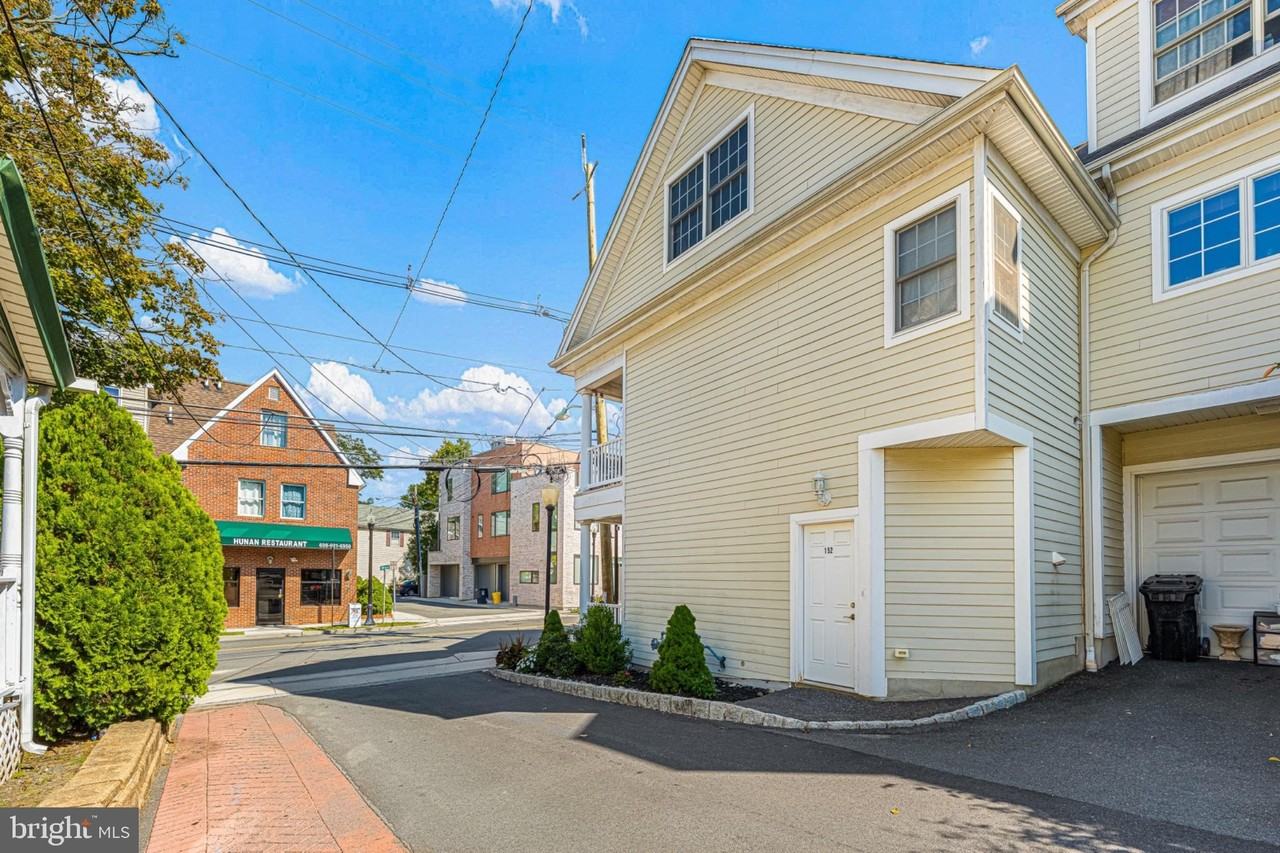 152 Witherspoon St - Photo 3 of 25