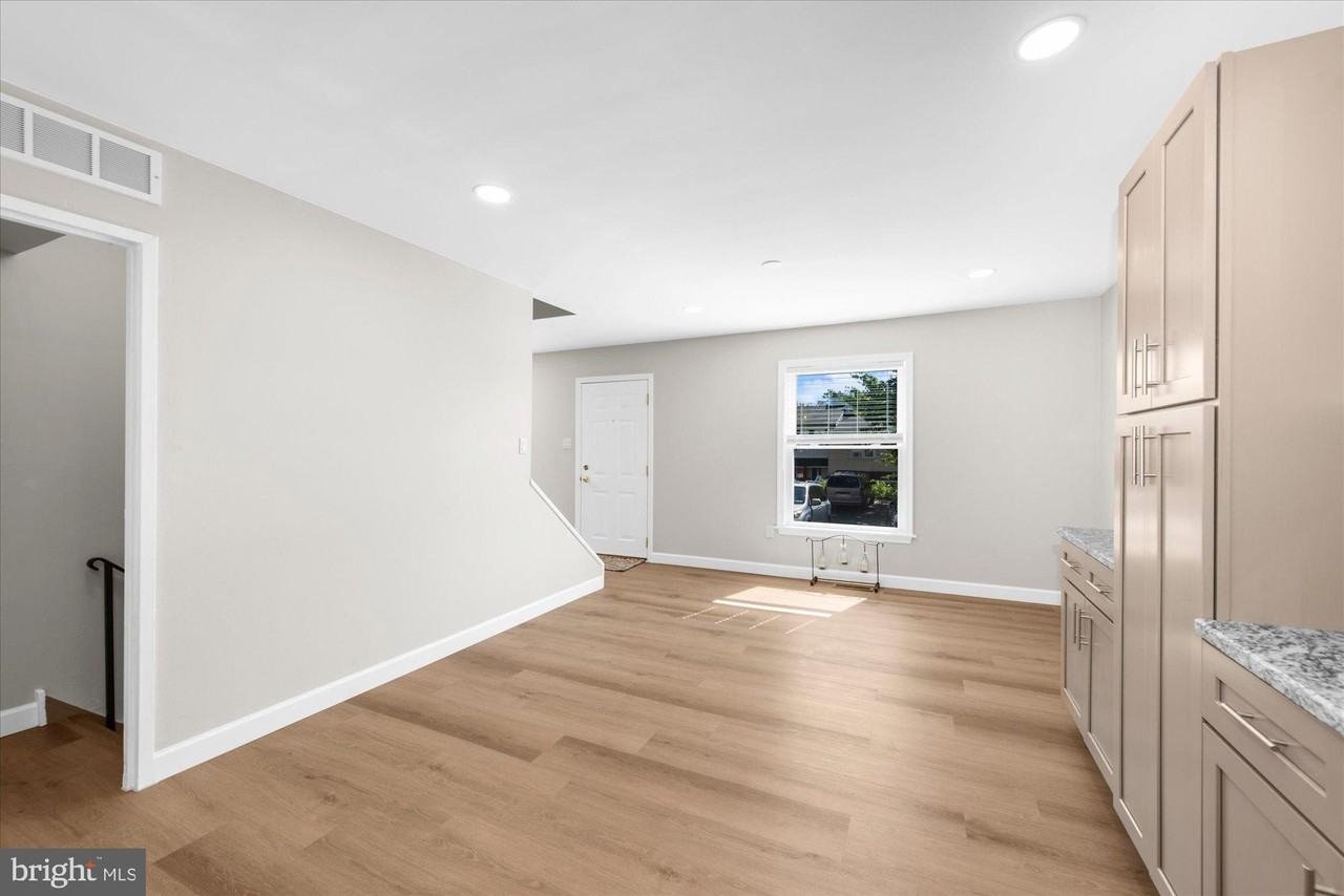 213 Whitpain Hls - Photo 7 of 31