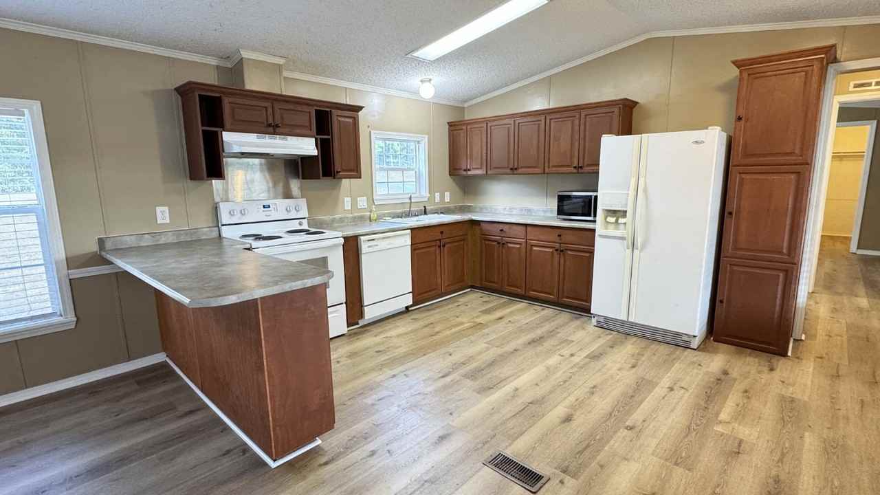 304 Winnfield Rd - Photo 5 of 17