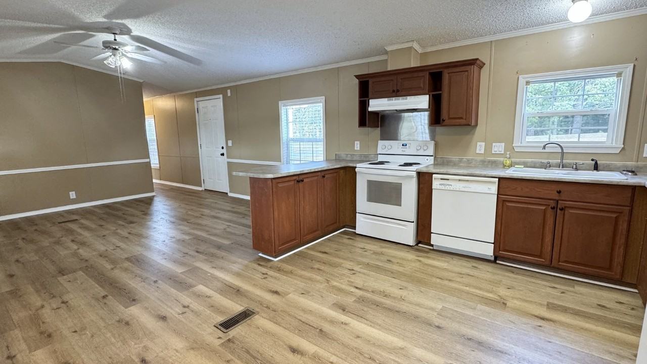 304 Winnfield Rd - Photo 6 of 17