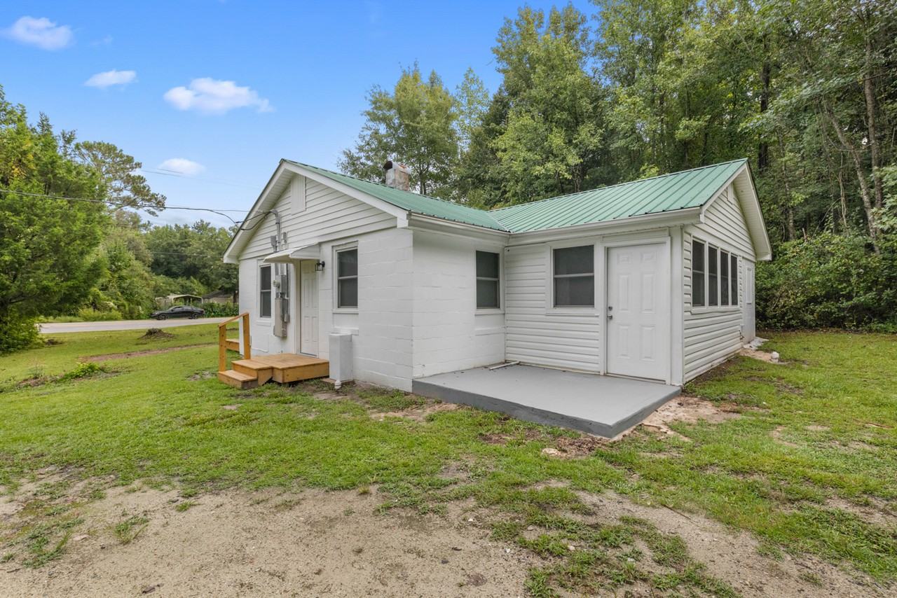 2641 Burgaw Hwy - Photo 2 of 14