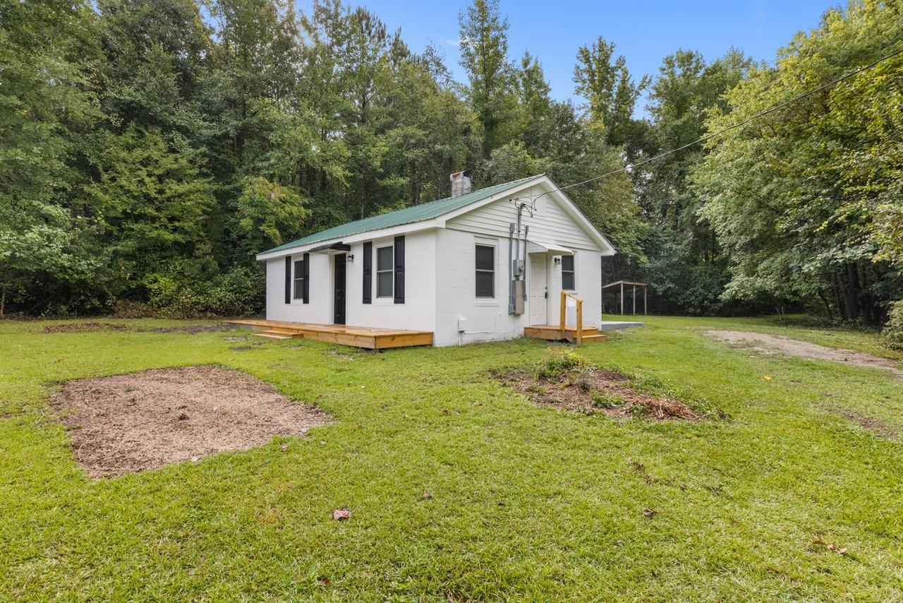 2641 Burgaw Hwy - Photo 3 of 14