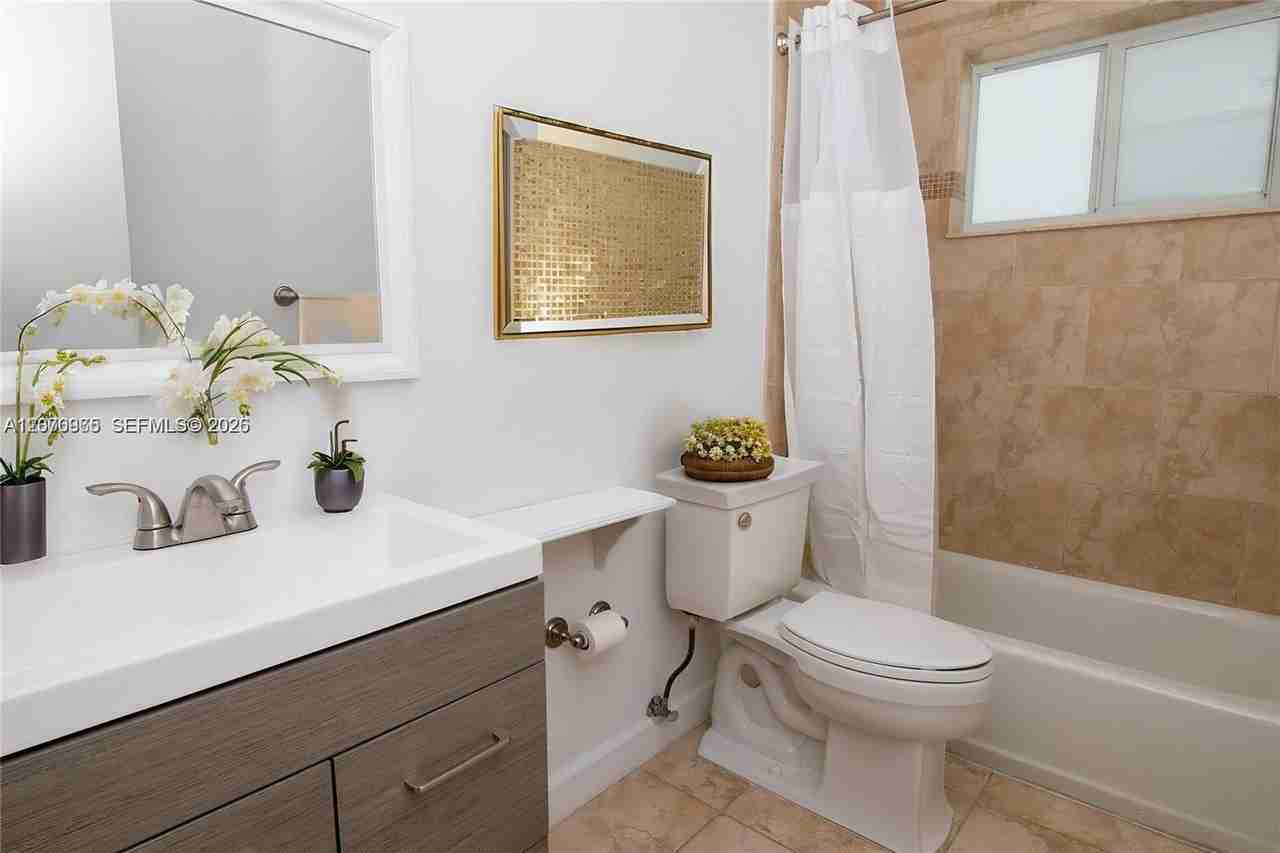 9315 Sw 57th Ter - Photo 6 of 10