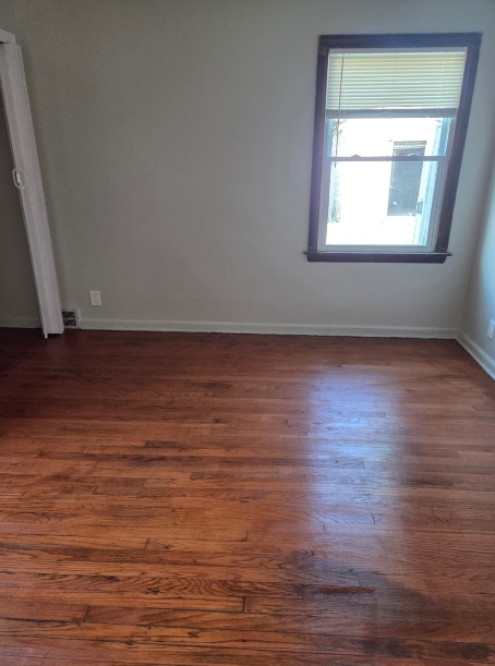 12410 Duchess St - Photo 3 of 4