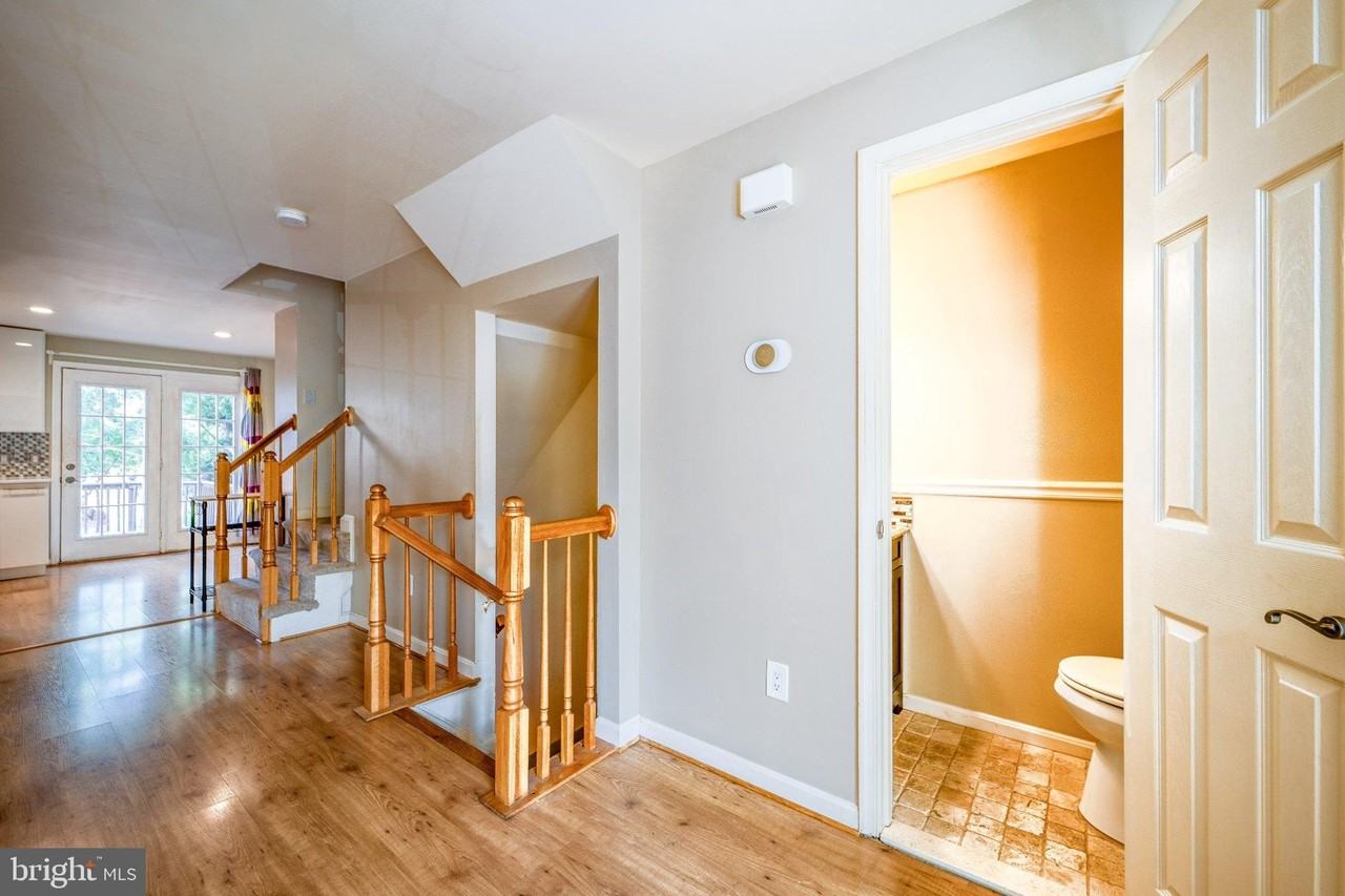 7804 Colonial Springs Blvd - Photo 5 of 35