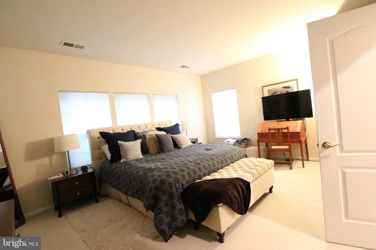 4469 Monmouth St - Photo 4 of 25