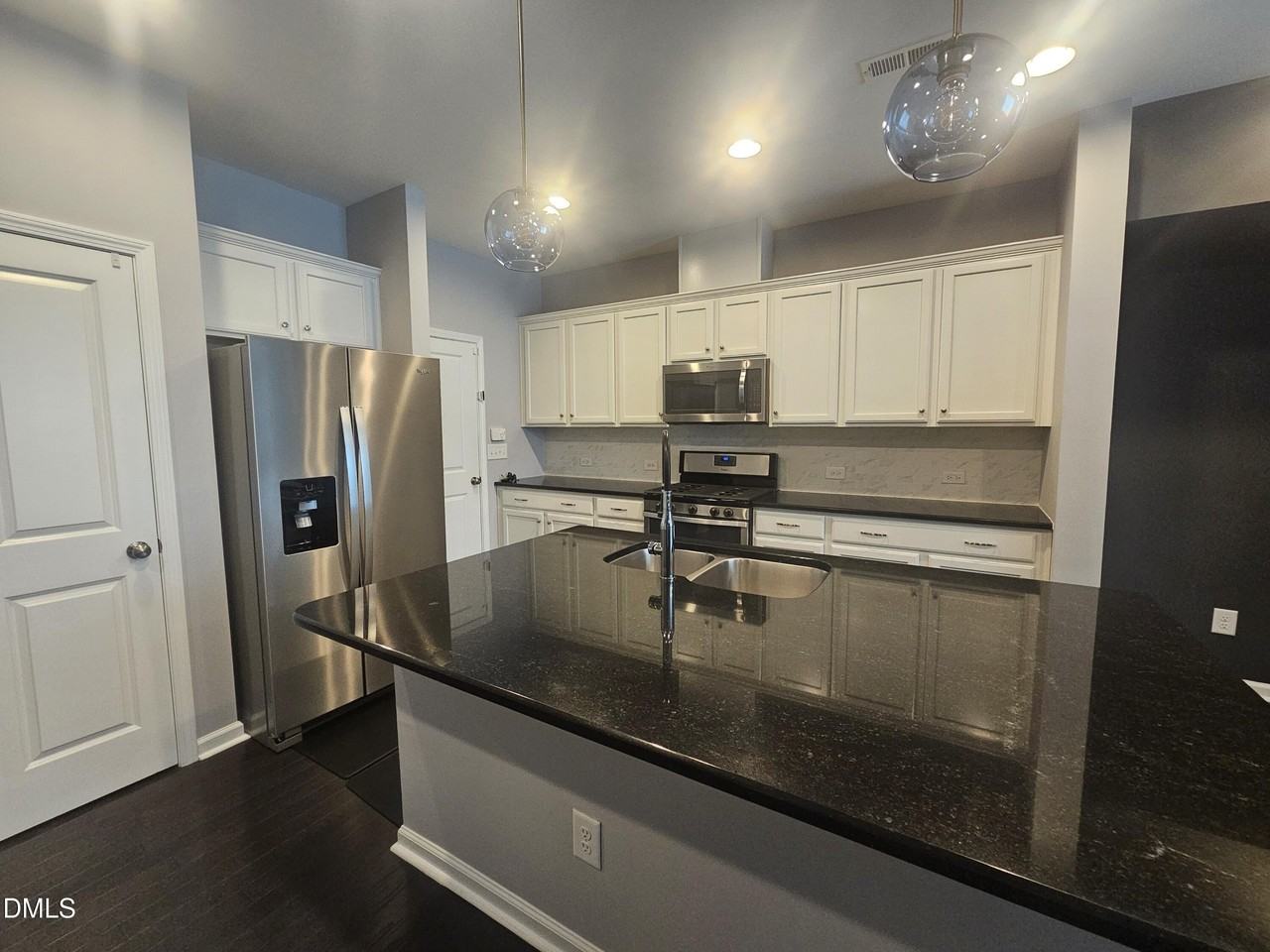 1133 Little Gem Ln - Photo 6 of 31
