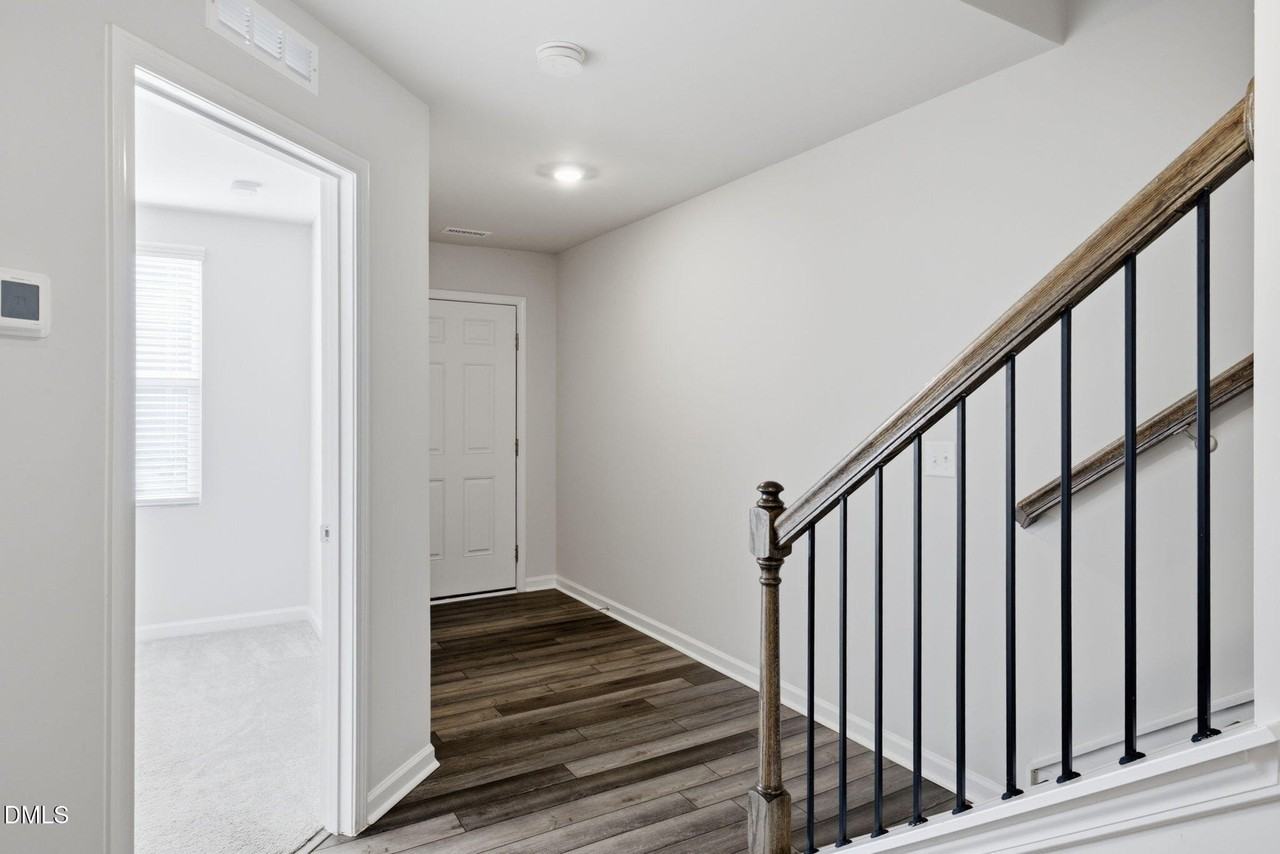 1011 Hemlock Cone Way - Photo 4 of 38