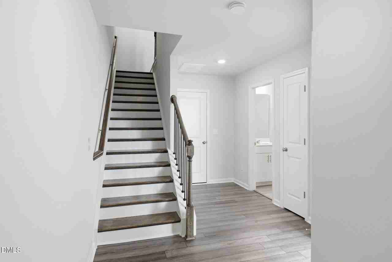 1011 Hemlock Cone Way - Photo 5 of 38
