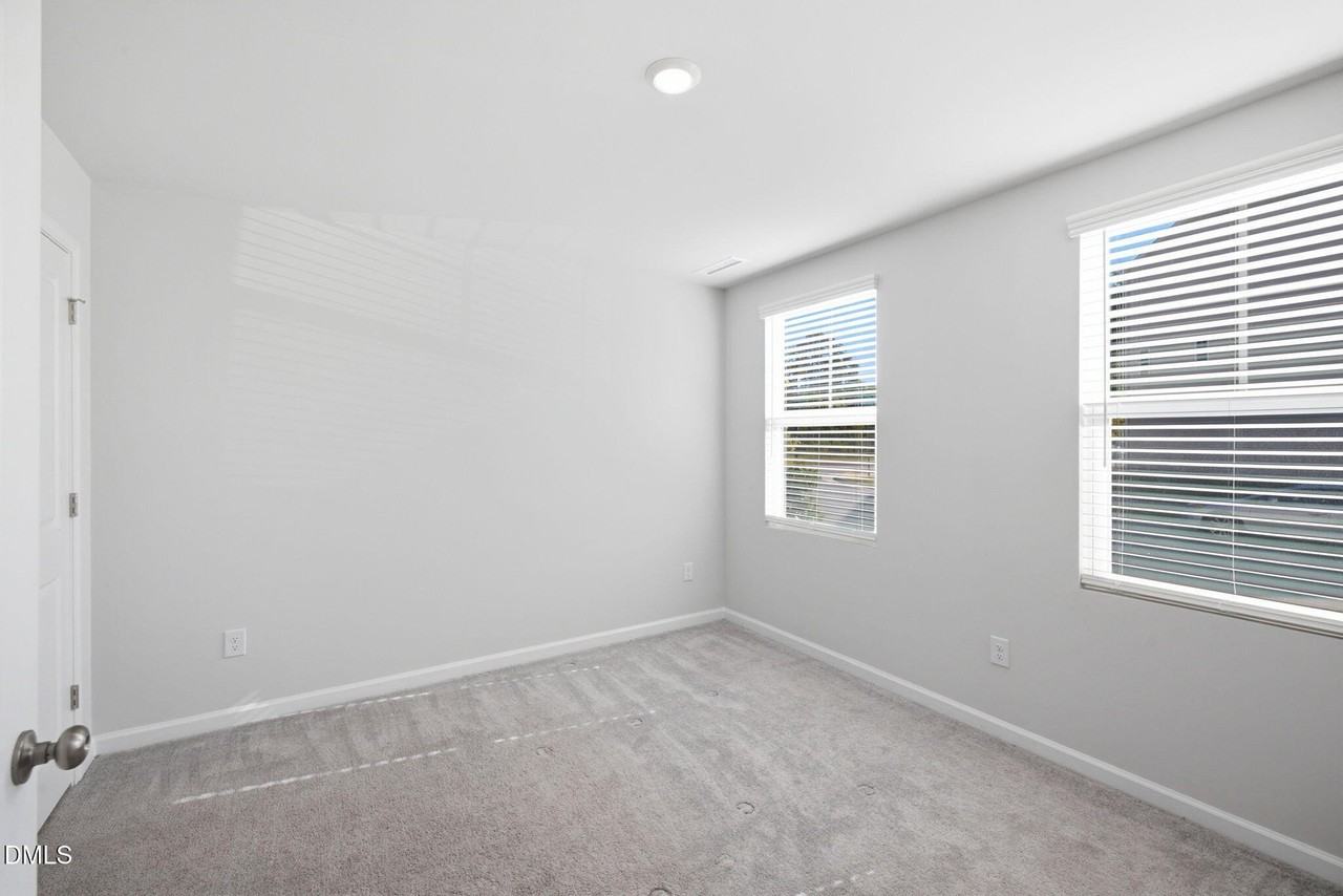 1011 Hemlock Cone Way - Photo 6 of 38