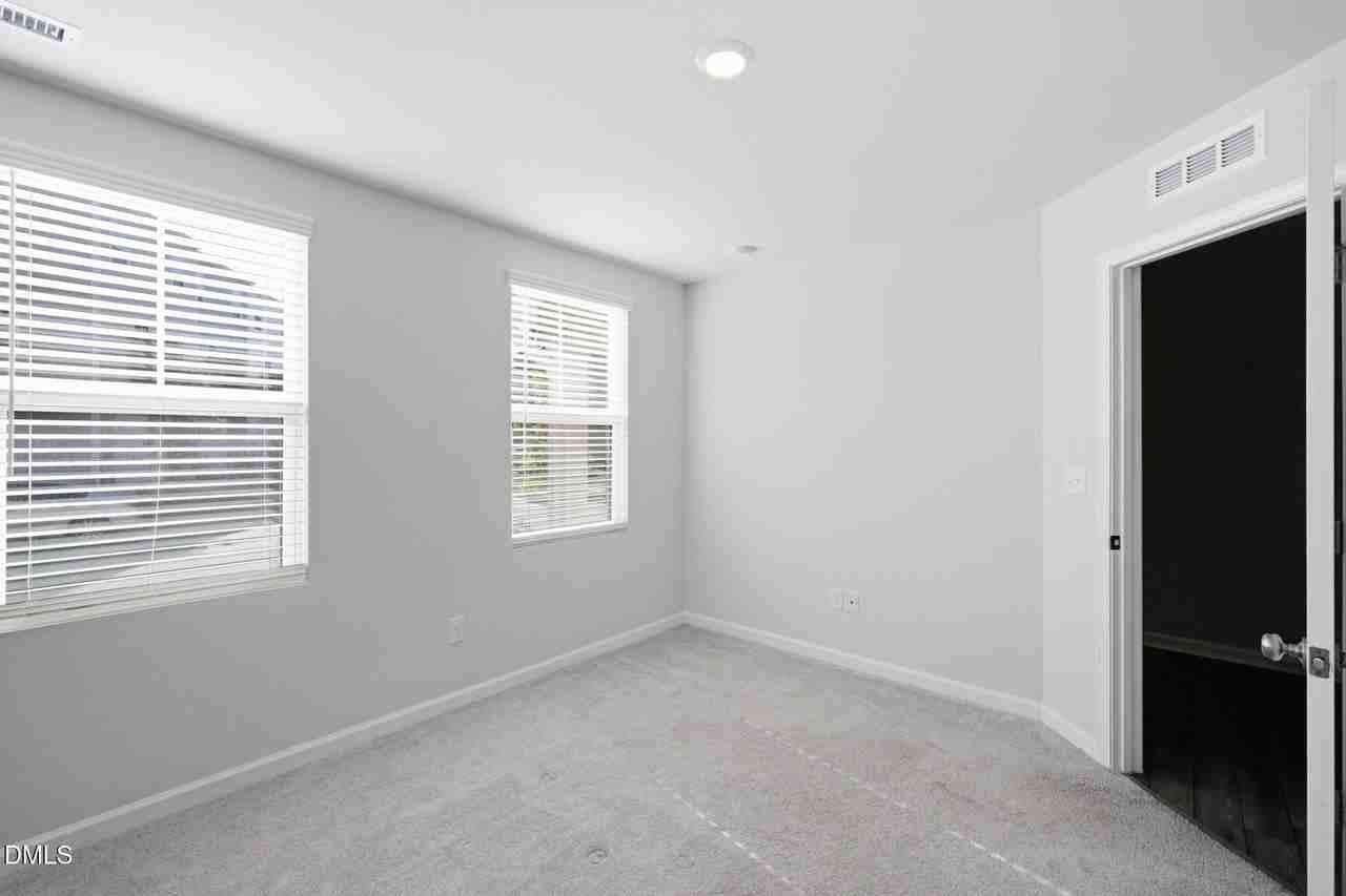 1011 Hemlock Cone Way - Photo 7 of 38