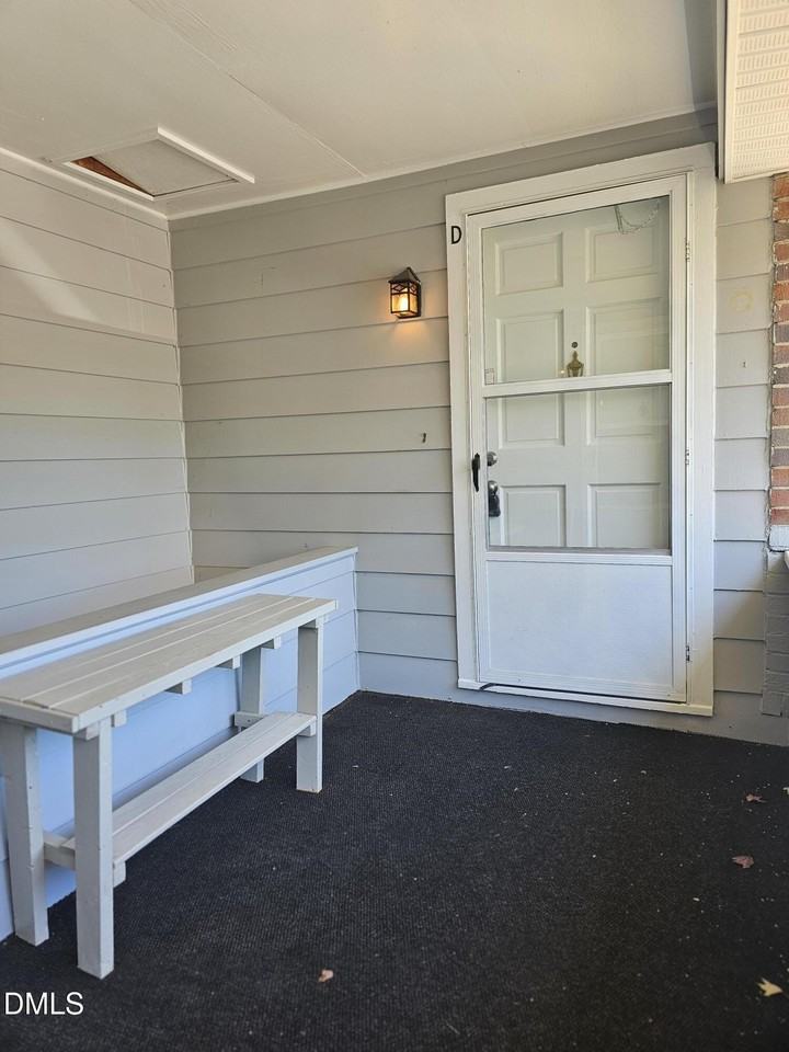 707 Daniels St #D - Photo 3 of 24