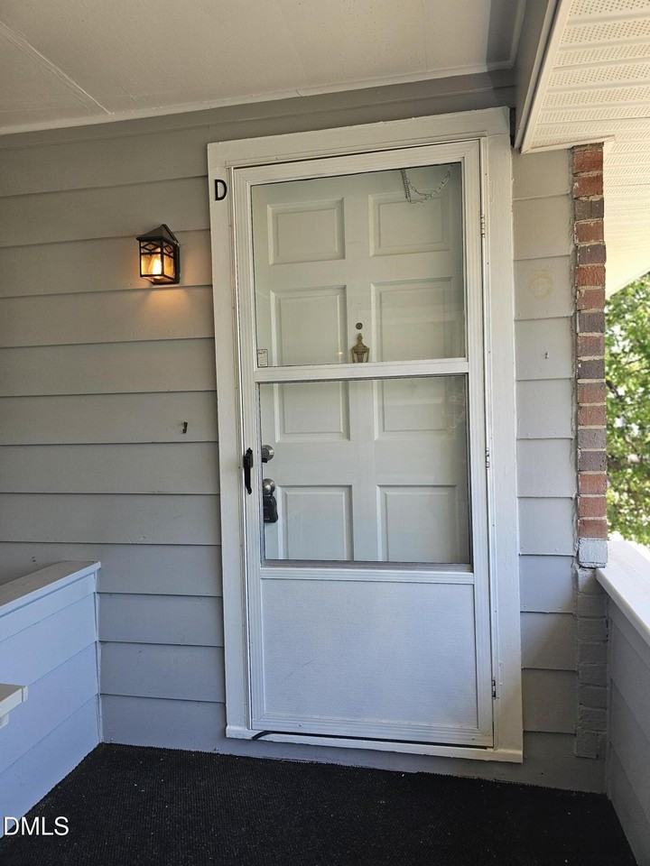 707 Daniels St #D - Photo 5 of 24