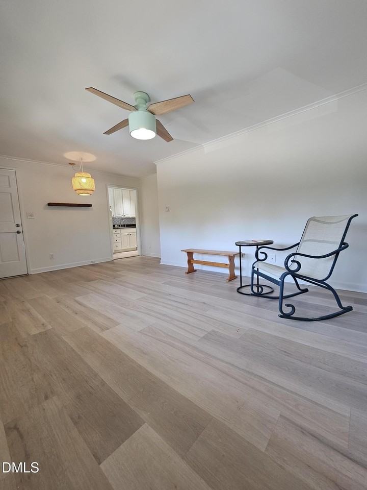 707 Daniels St #D - Photo 7 of 24