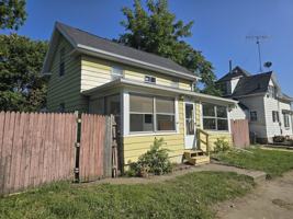 featured image of 908 W 6th St #1