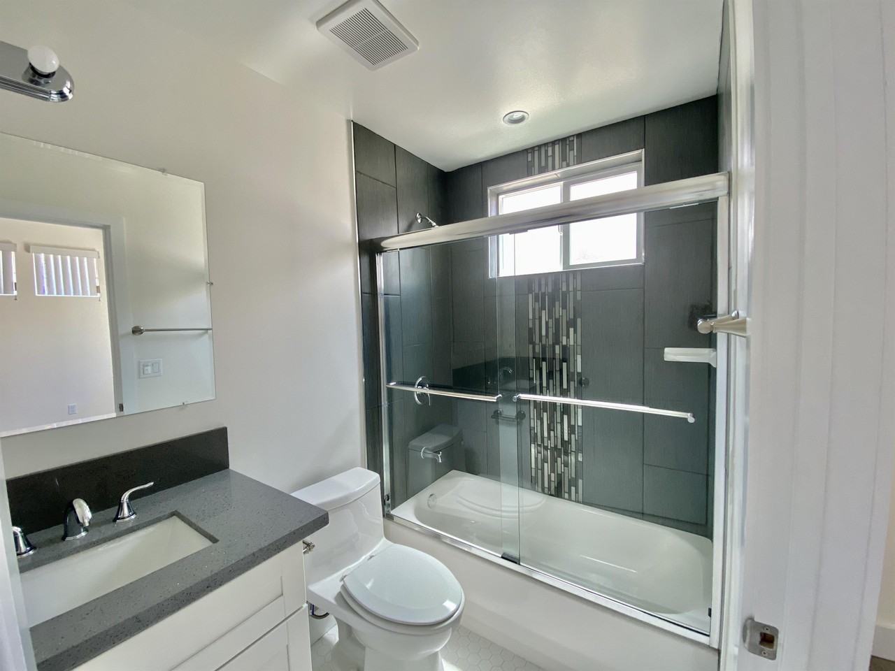 4557 Pickford Street - 4559 1/2 #4559-1-2 - Photo 3 of 16