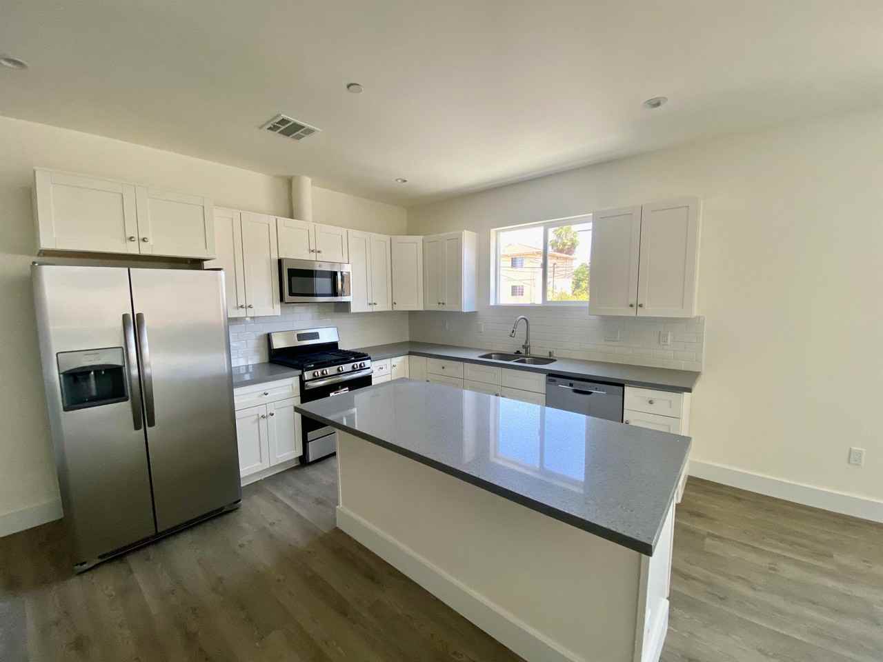 4557 Pickford Street - 4559 1/2 #4559-1-2 - Photo 4 of 16