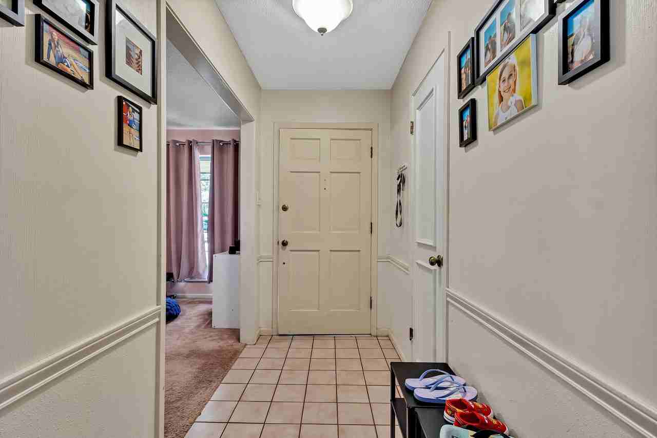 7915 Shire Ln - Photo 6 of 27