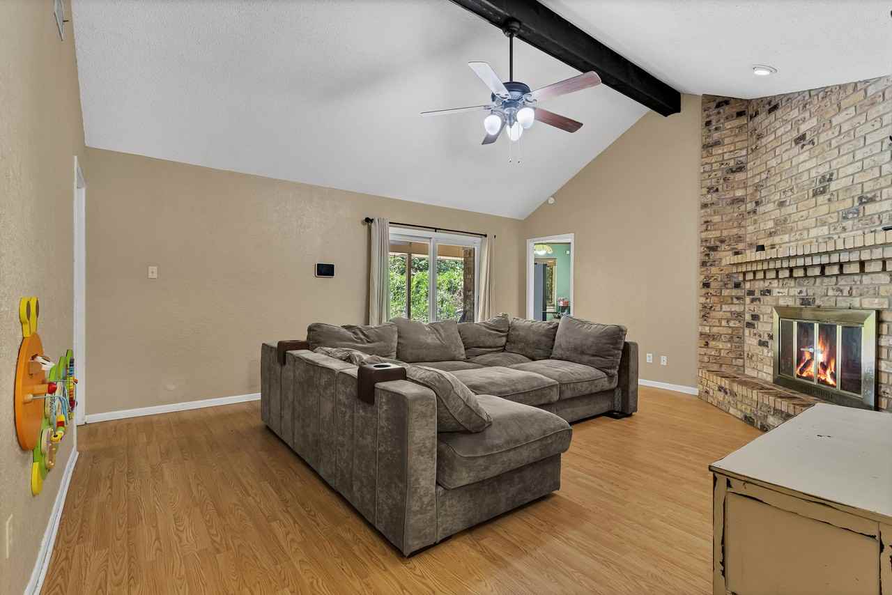 7915 Shire Ln - Photo 7 of 27