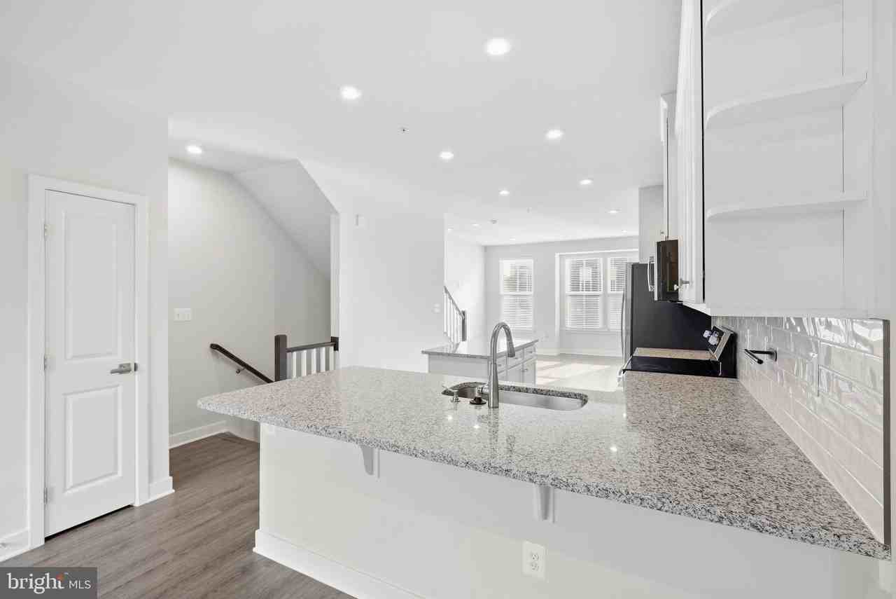 1834 Park Ave - Photo 5 of 23