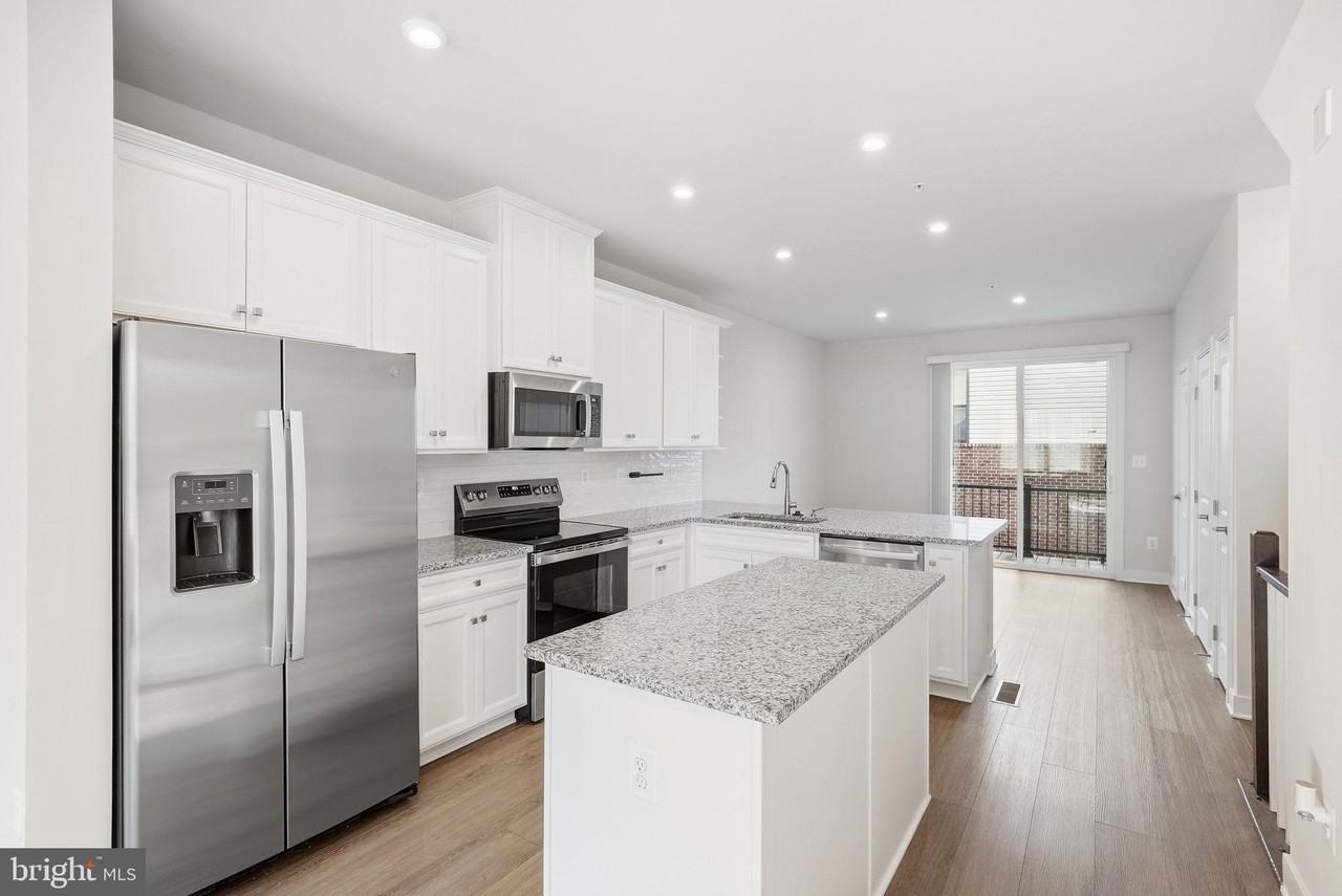 1834 Park Ave - Photo 6 of 23