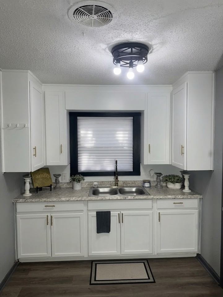 38 E 50th St N #1 - Photo 4 of 13