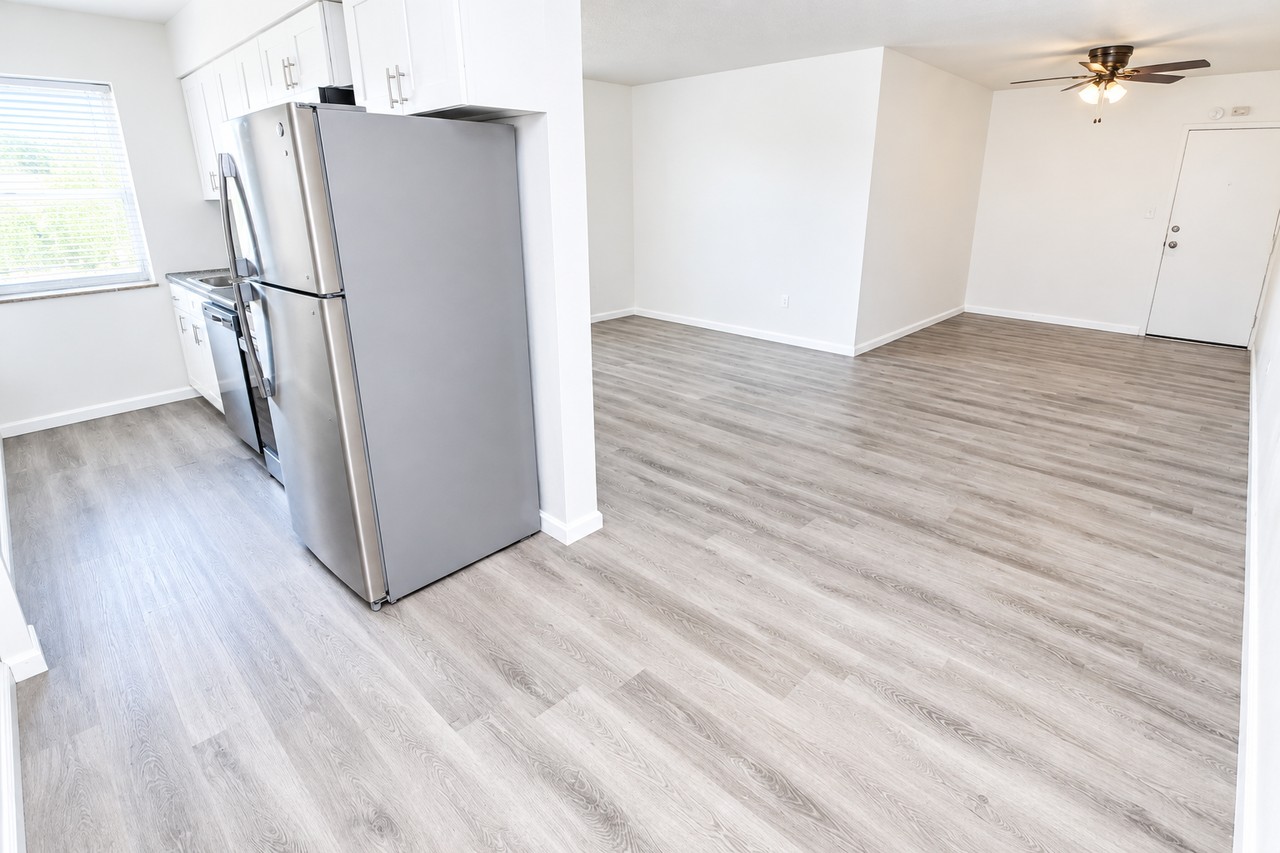 909 California AvenueApt. 208 #208 - Photo 5 of 11