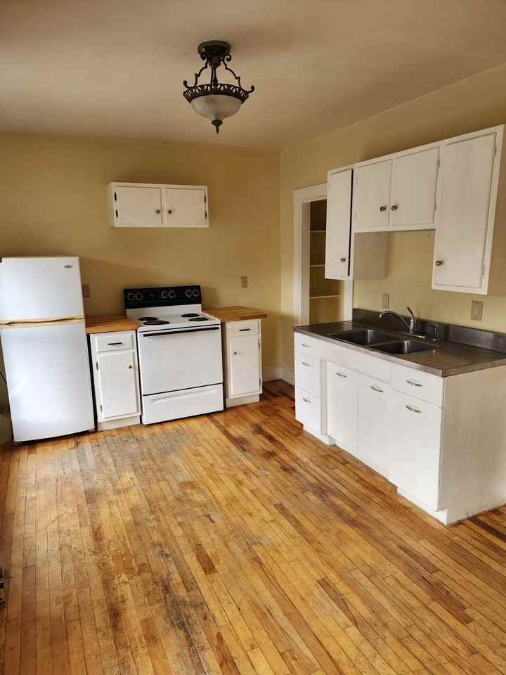 270 S Main St #1