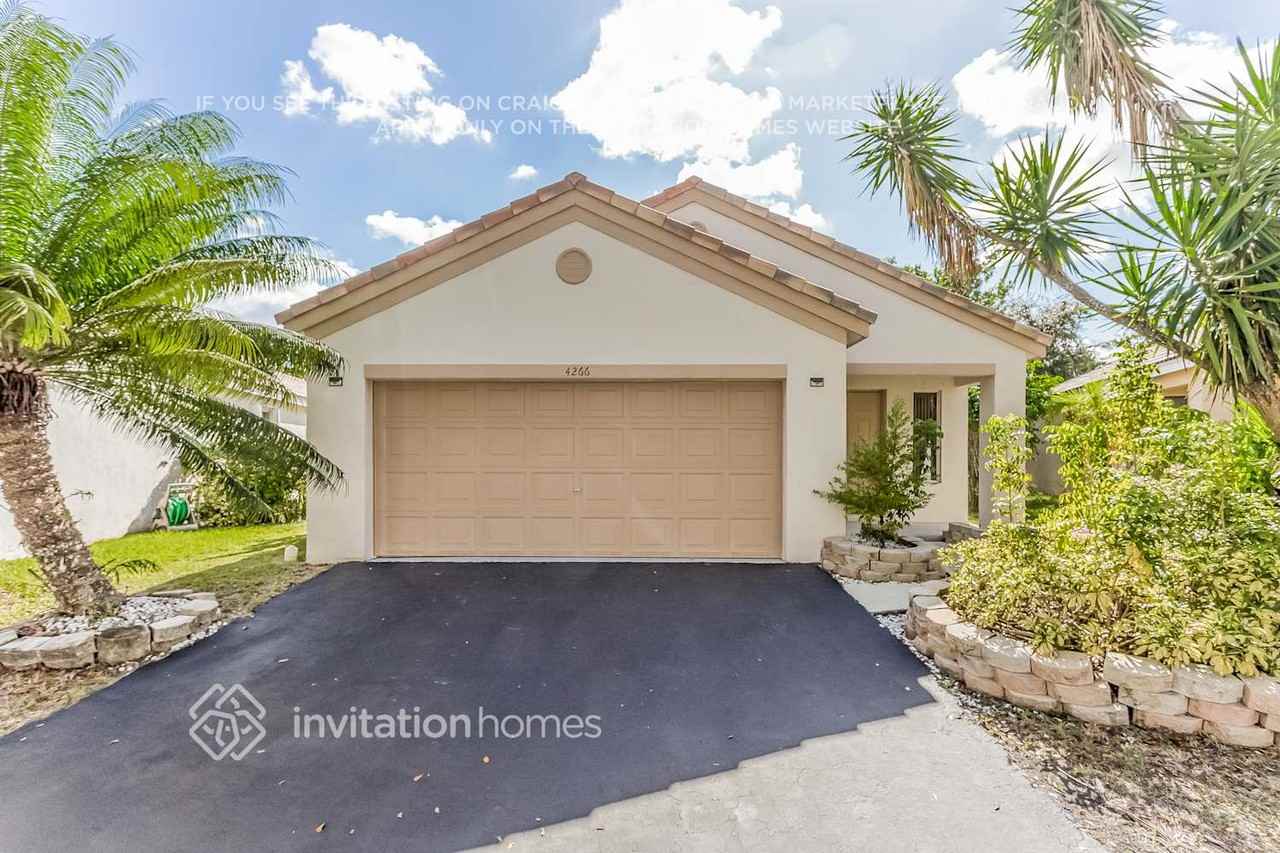 4266 Greenbriar Ln