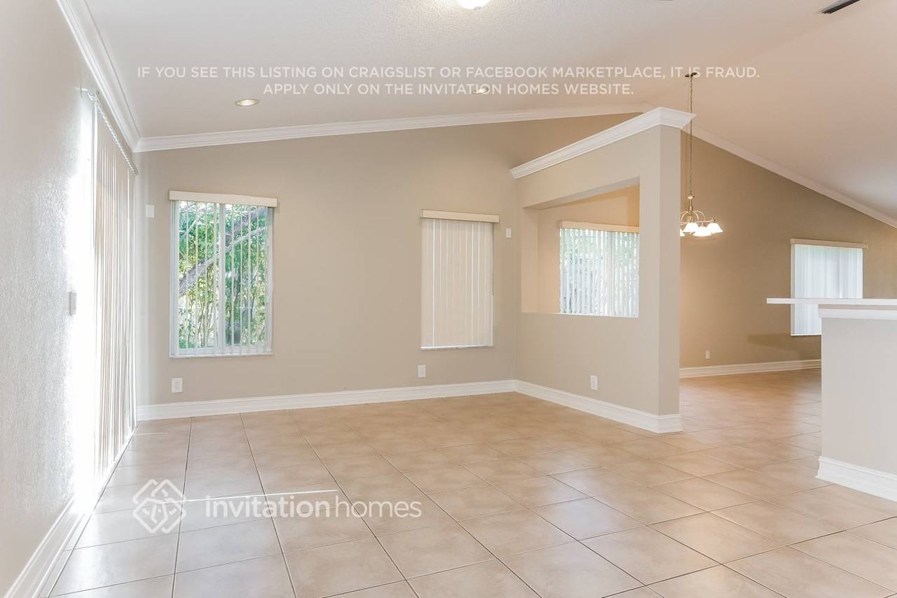 4266 Greenbriar Ln - Photo 7 of 21