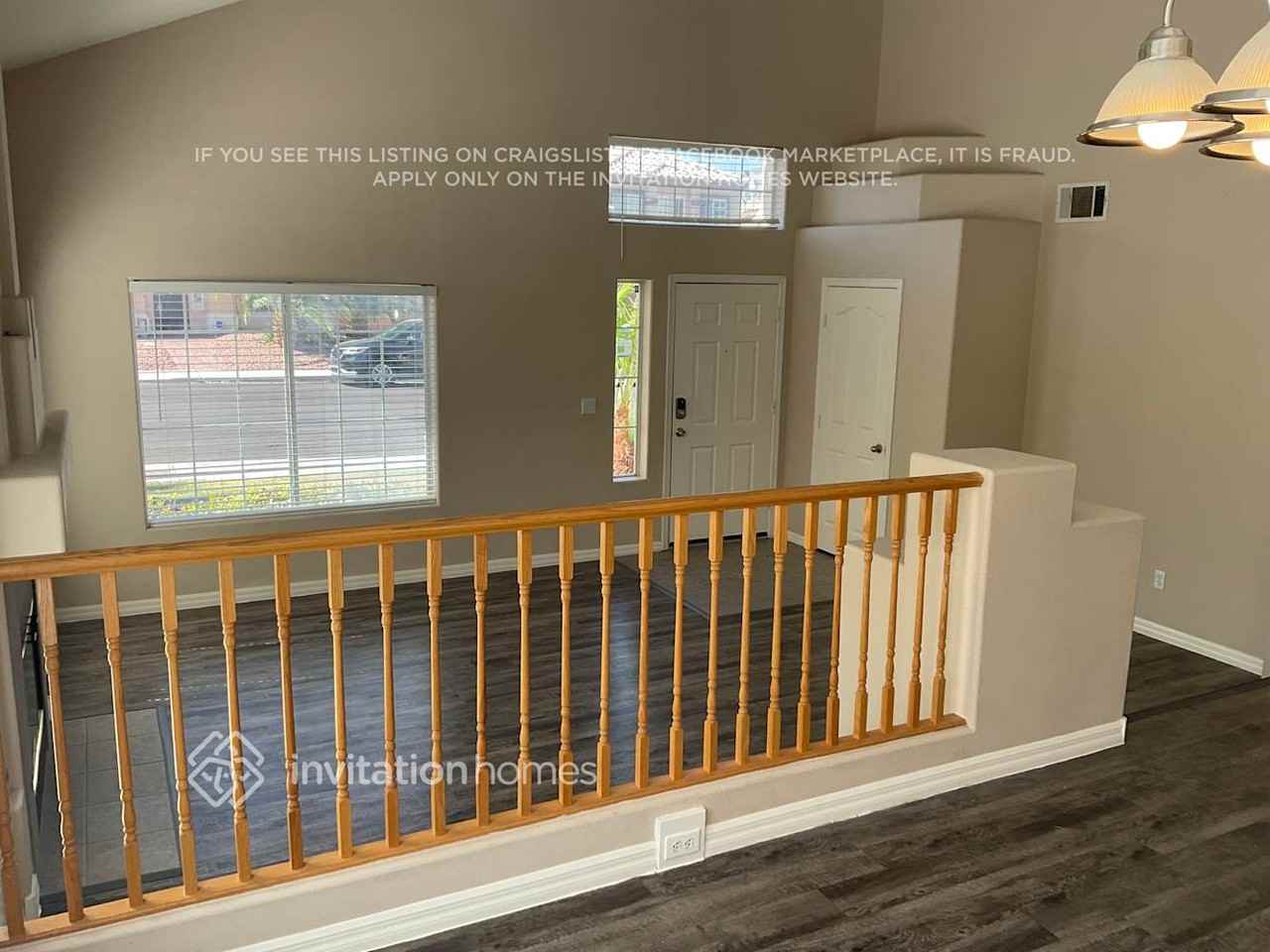 7805 Robinglen Ave - Photo 3 of 22
