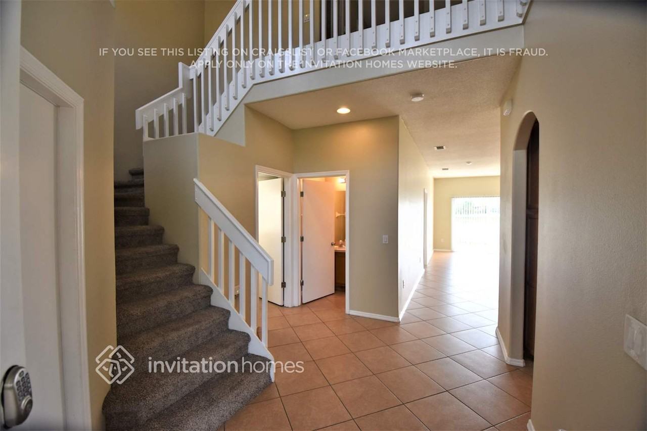 1815 Meadow Pond Way - Photo 4 of 16