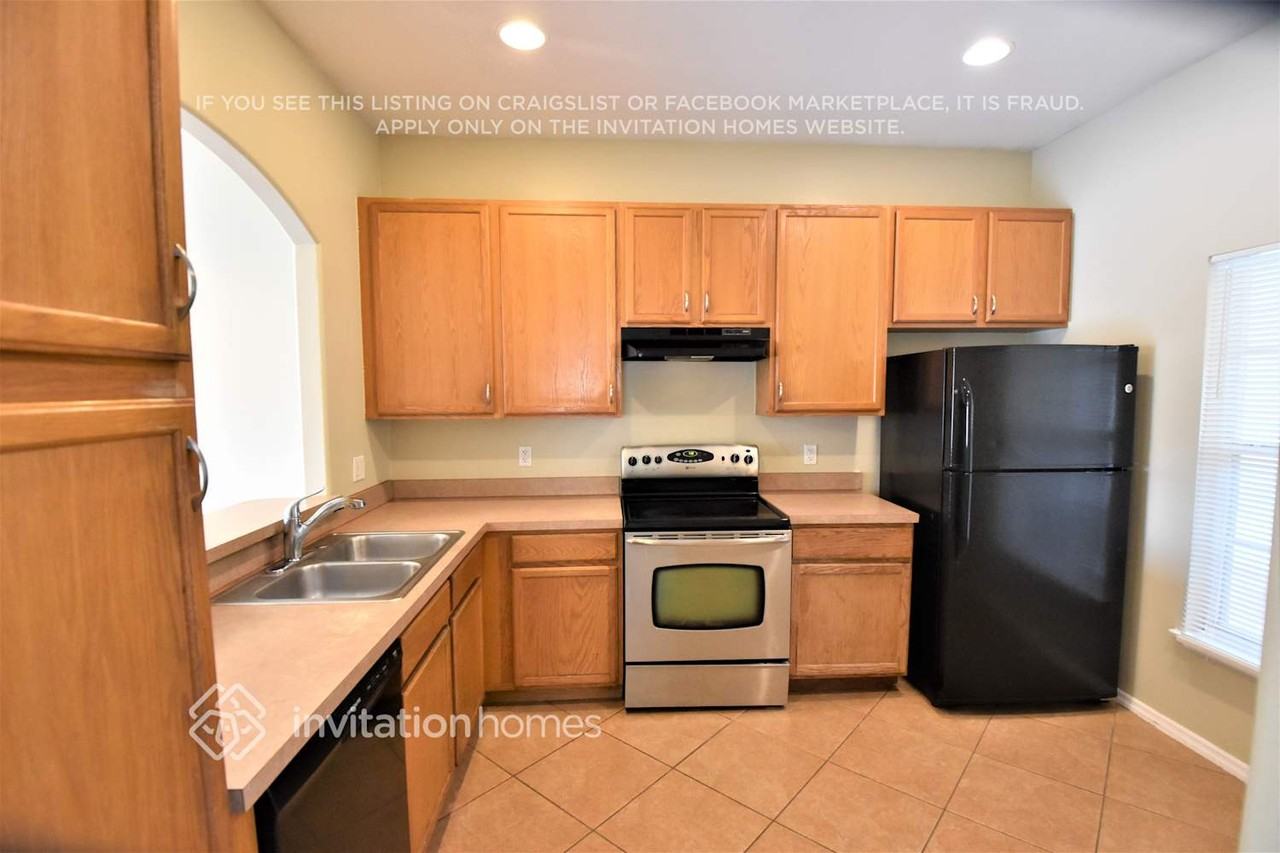 1815 Meadow Pond Way - Photo 6 of 16