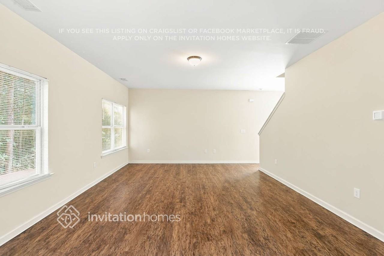 2445 Valley Creek Dr - Photo 5 of 18