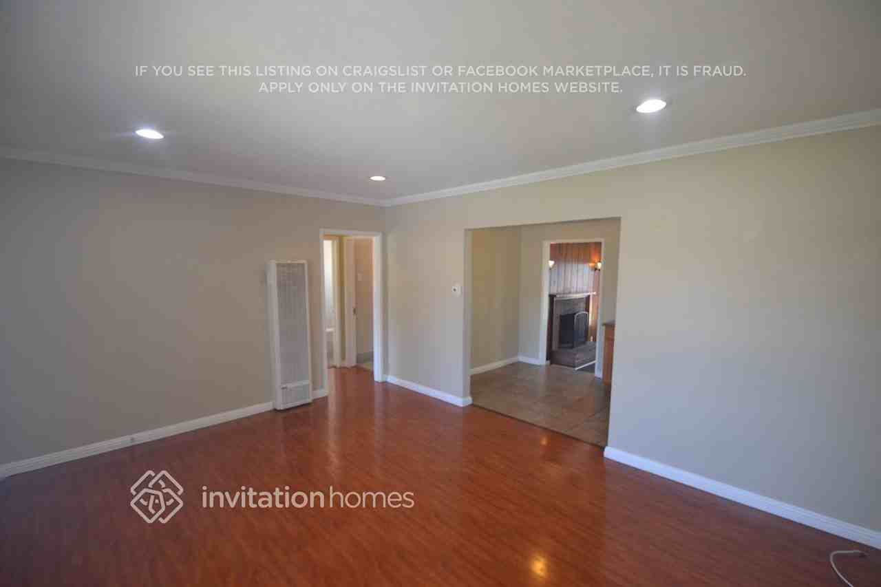 10307 Doty Ave - Photo 2 of 13