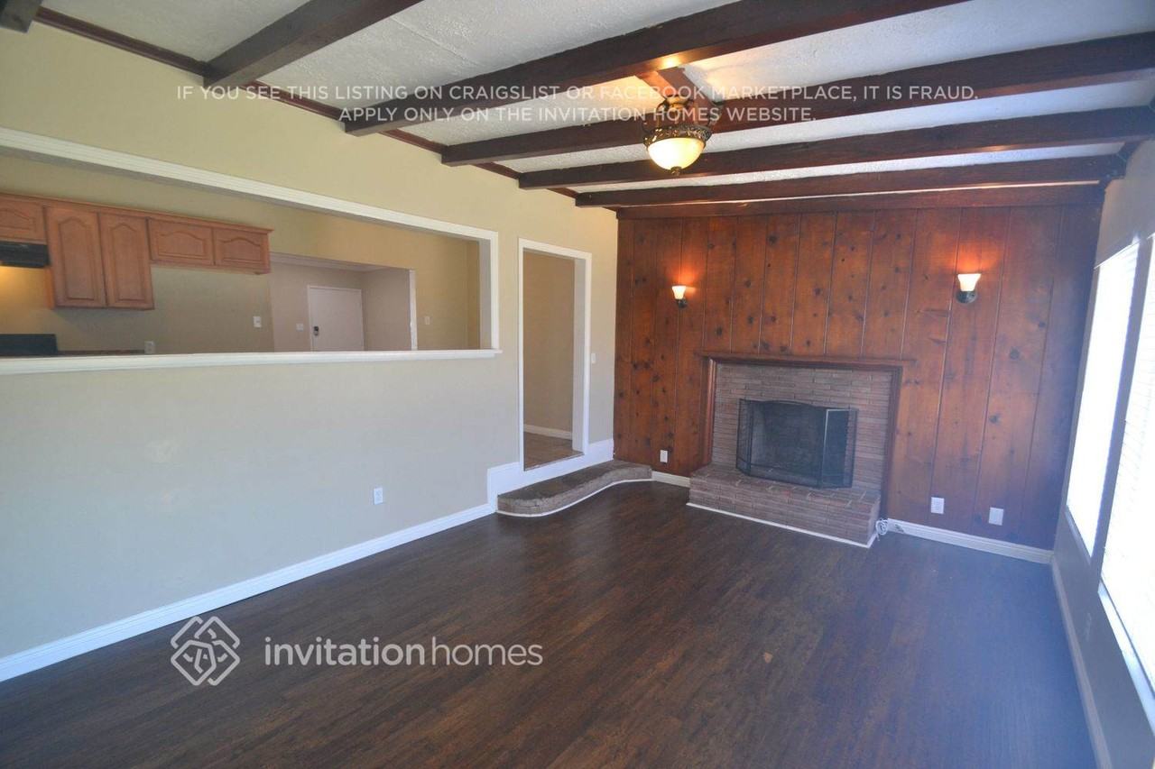 10307 Doty Ave - Photo 3 of 13