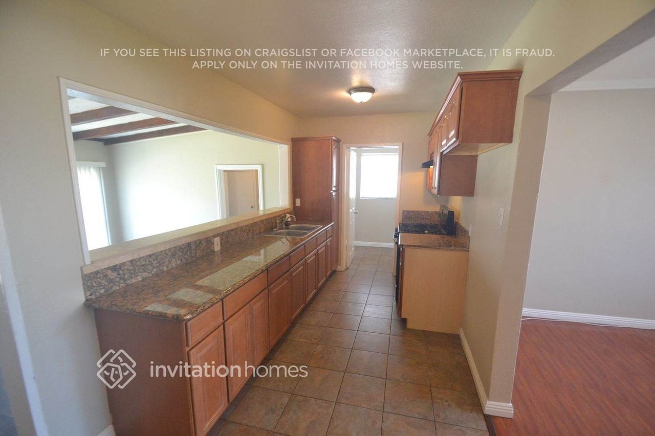 10307 Doty Ave - Photo 5 of 13