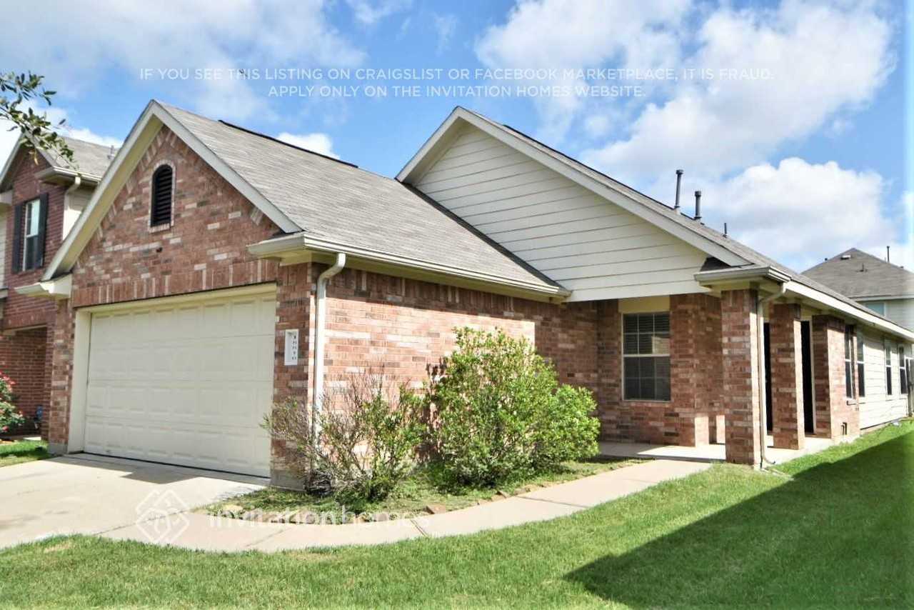 18810 N Lyford Dr - Photo 2 of 9