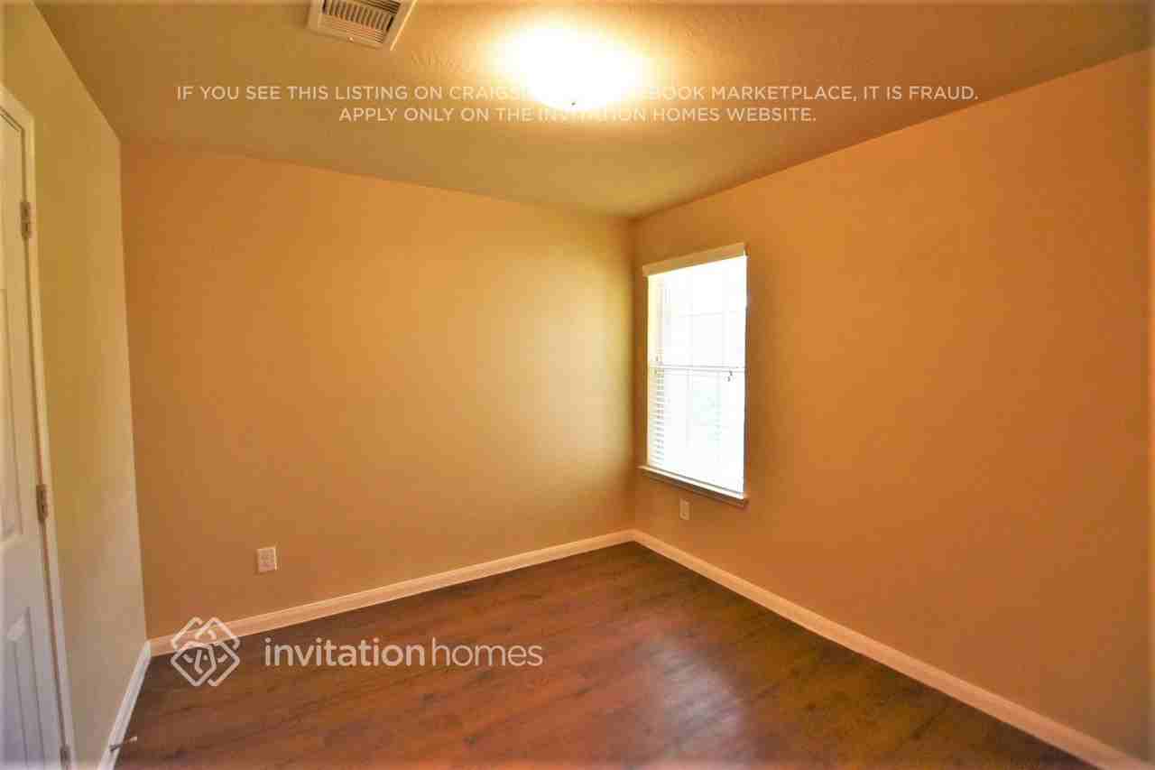 18810 N Lyford Dr - Photo 7 of 9