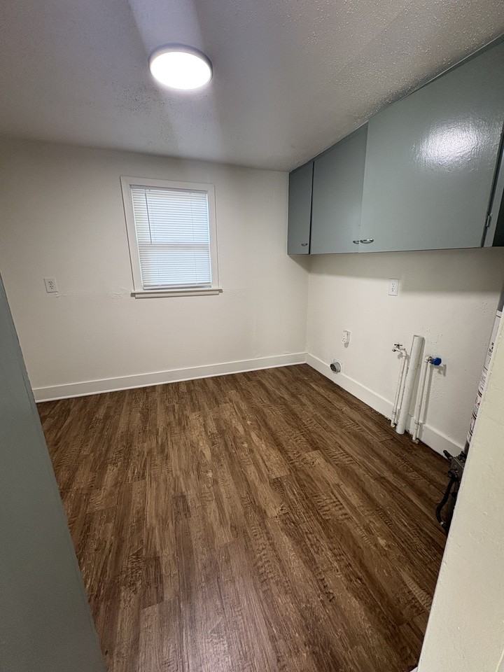 1235 Ford St #1 - Photo 4 of 10