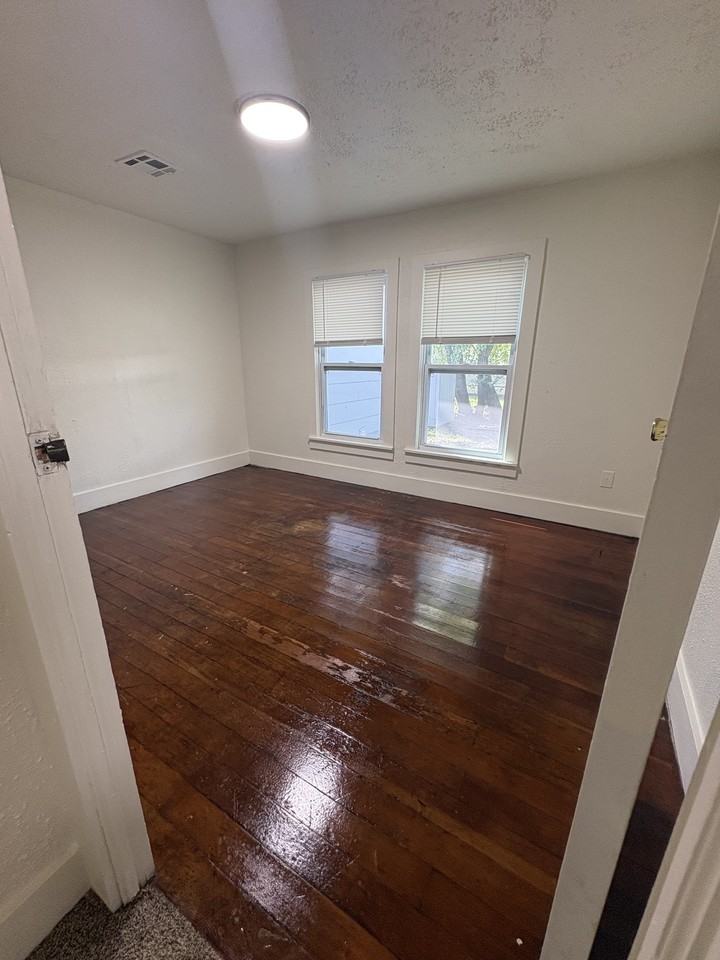 1235 Ford St #1 - Photo 5 of 10