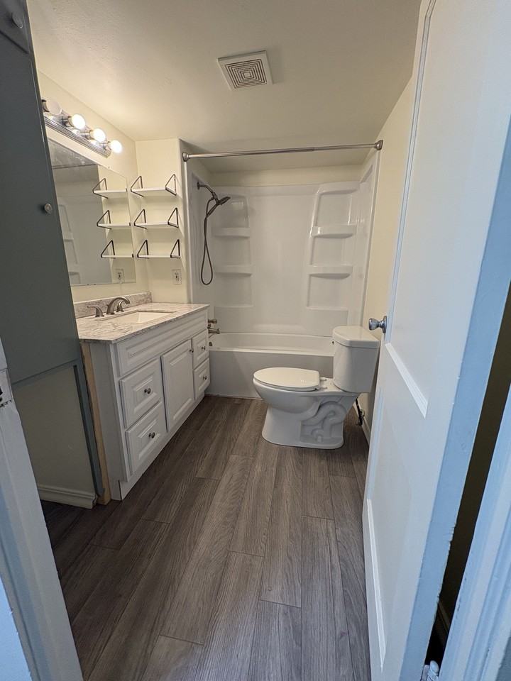 1235 Ford St #1 - Photo 6 of 10