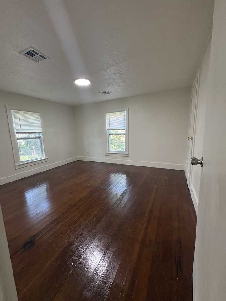 1235 Ford St #1 - Photo 7 of 10