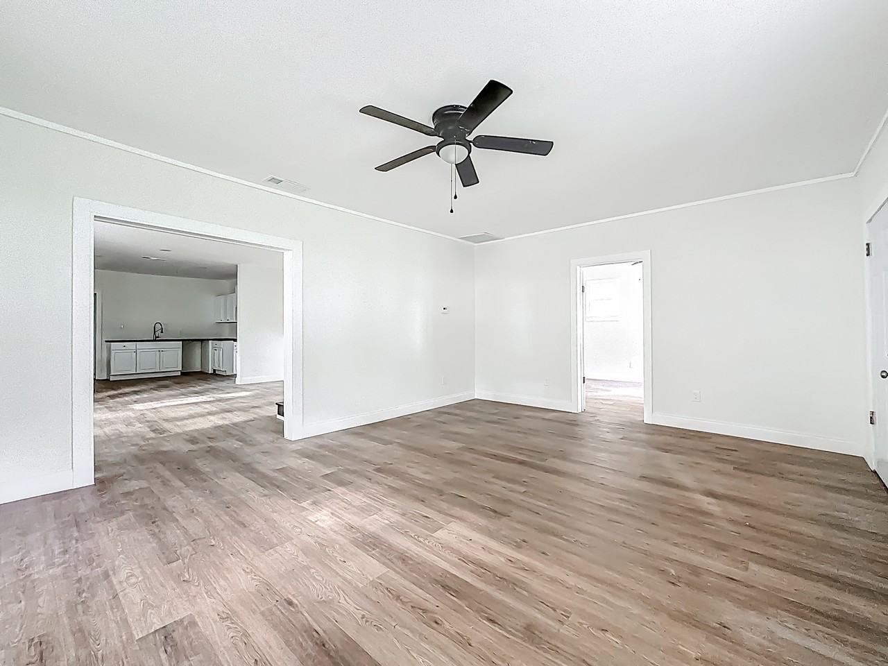3358 Broadway Ave #1 - Photo 6 of 33