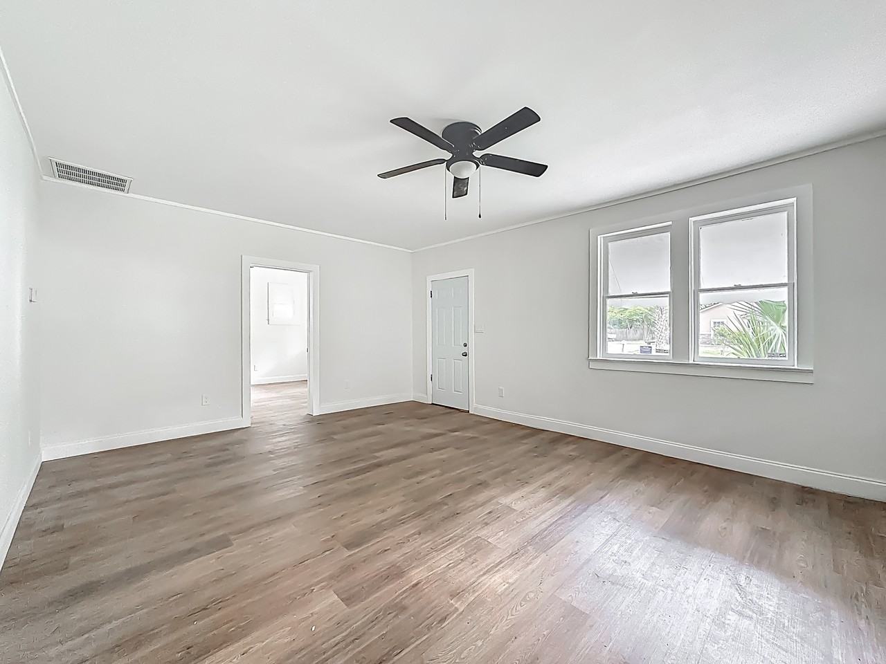 3358 Broadway Ave #1 - Photo 7 of 33
